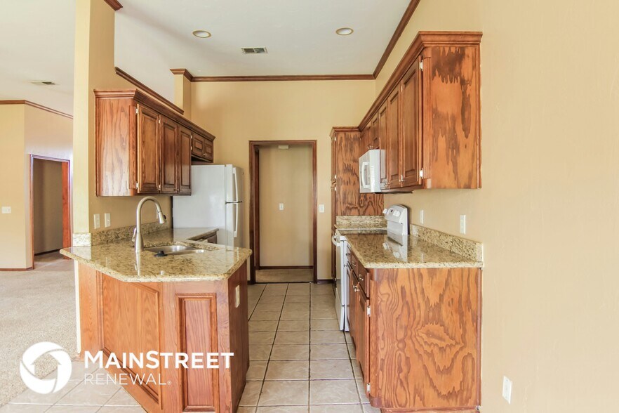 Building Photo - 1401 SW 129th St