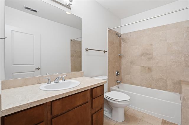 Building Photo - 500 Throckmorton St