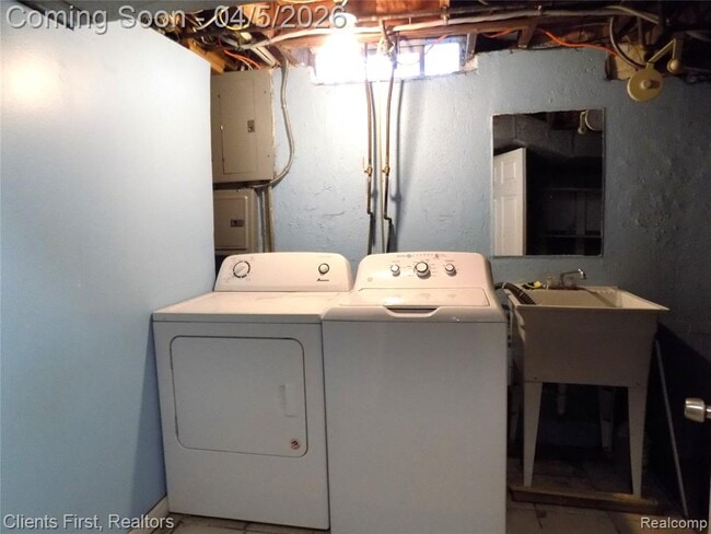 Building Photo - 39417 Cather St