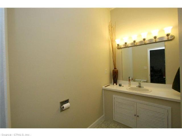 Building Photo - The Oxford Park Townhouse