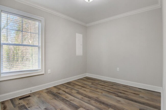 Building Photo - Modern 2-Bed, 2-Bath Single-Level Townhome...