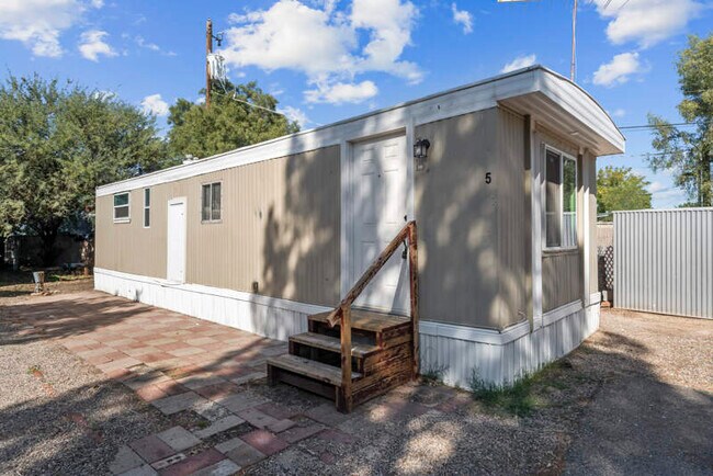 Building Photo - 3120 N Romero Rd