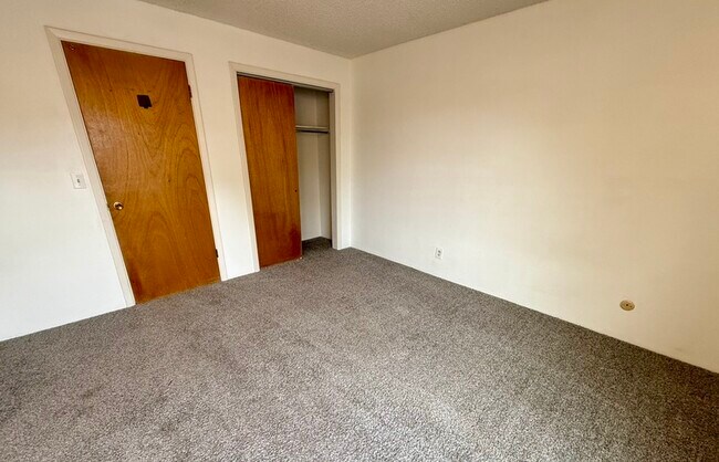 Building Photo - 1606 Cottonwood Dr