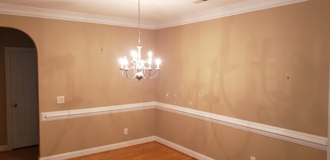 Building Photo - 315 St Nicholas Trail