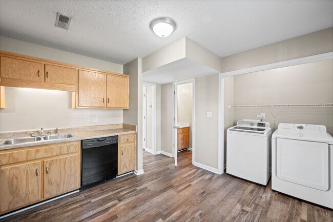 Building Photo - 375 Peabody Dr