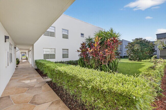 Building Photo - 538 Normandy Ln