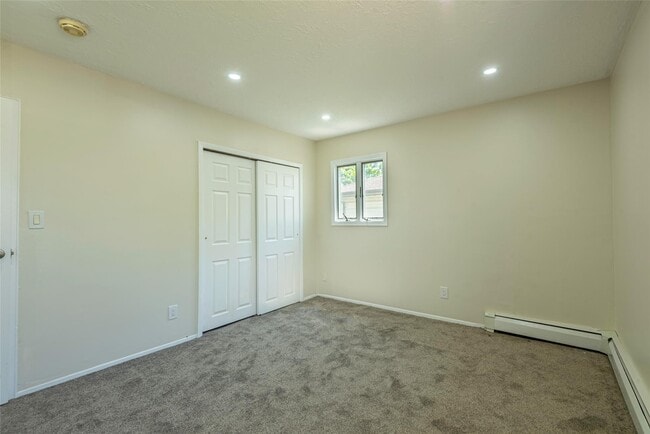 Building Photo - 2515 S Seamans Neck Rd