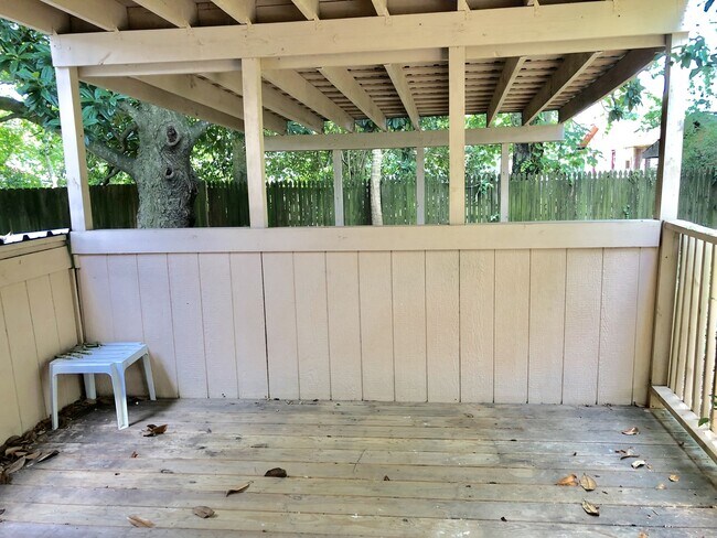 Building Photo - 3br/2ba cottage by LSU with all new appl, 2nd house from River Road