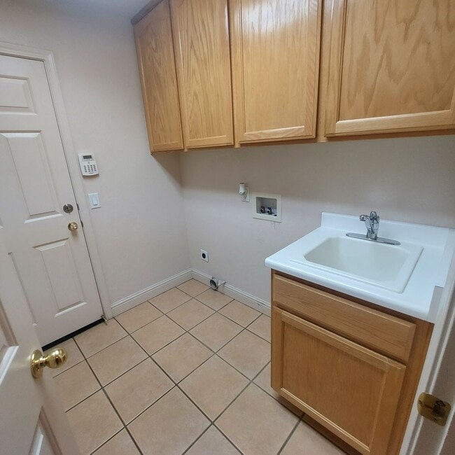 Building Photo - 2604 Javan Ln