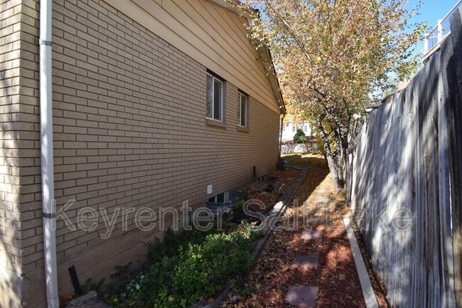 Building Photo - 3582 E Mardonna Way