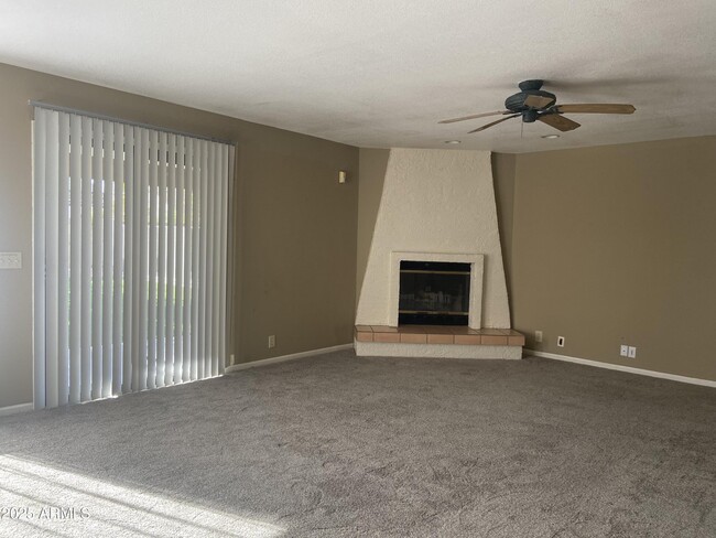 Building Photo - 4325 E Greenway Ln