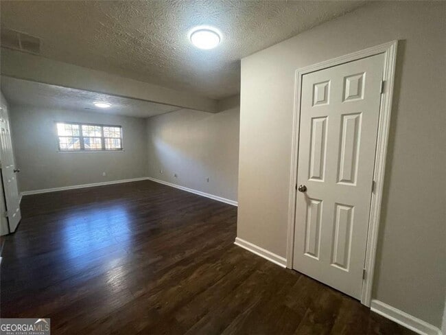 Building Photo - 3015 Cascade Manor Dr