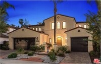 Building Photo - 28401 Via Del Sereno