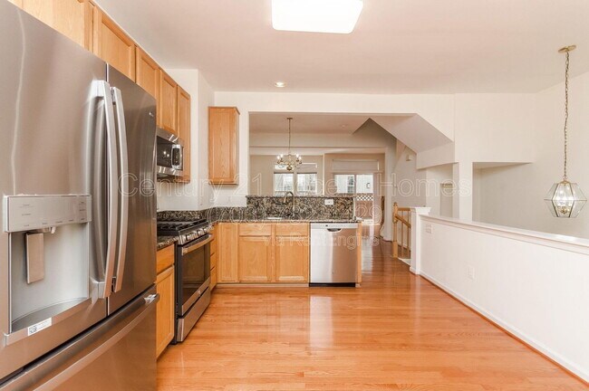 Building Photo - 1030 Harrison Cir