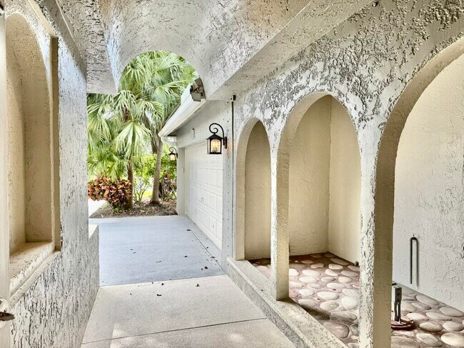 Building Photo - 10577 Santa Laguna Dr