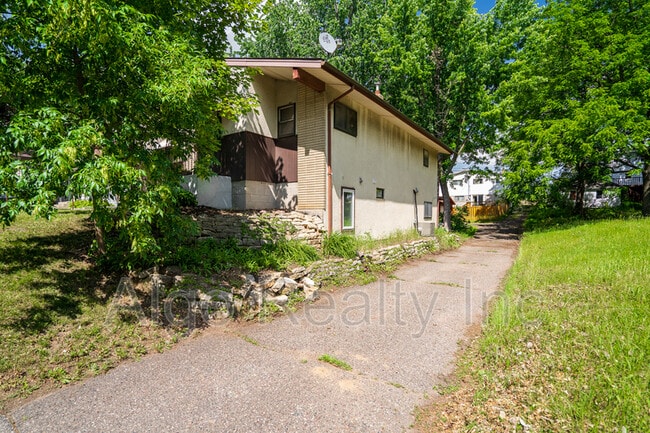 Building Photo - 440 Jayne St