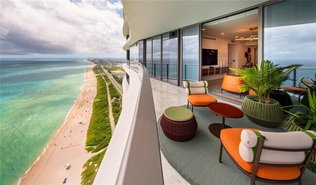 Building Photo - 15701 Collins Ave