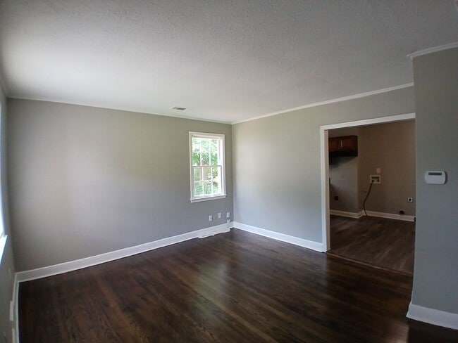 Building Photo - Updated 1 bedroom 1 bathroom Duplex - Open...