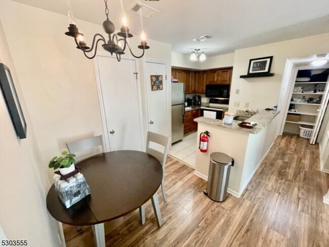 Building Photo - 30 Sage Ct