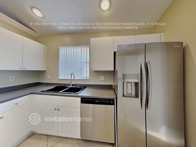 Building Photo - 12152 NW 35th Pl