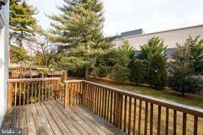Building Photo - 6747 Kenwood Forest Ln