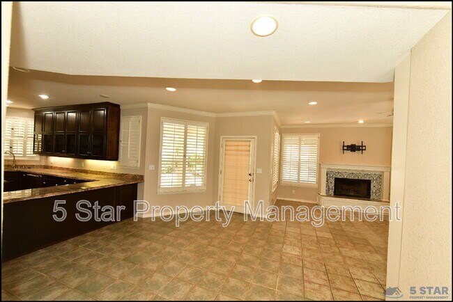 Building Photo - 6598 Eagle Ridge Dr