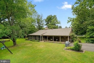 Building Photo - 15027 Braddock Rd