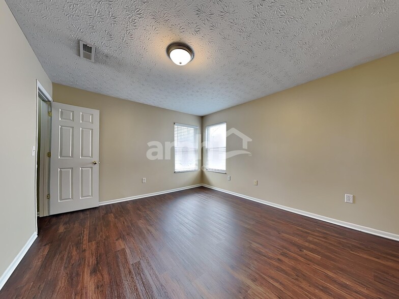 Building Photo - 918 Kreider Ct