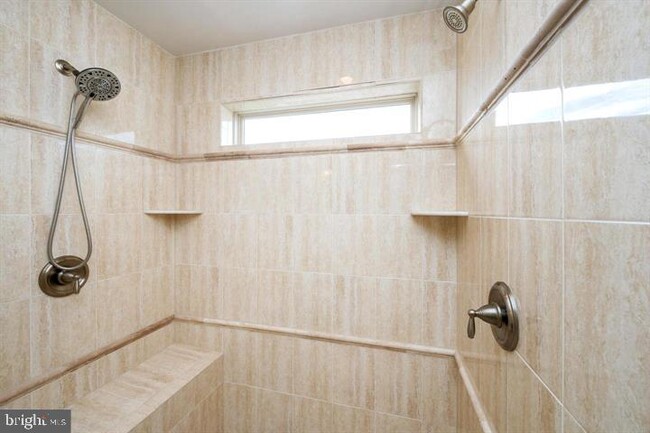 Building Photo - 219 Strummer Ln