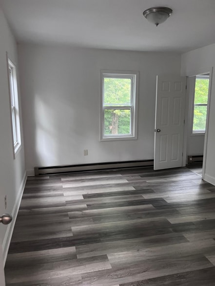 Building Photo - 400 N Woodstock Rd