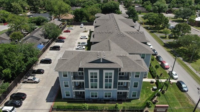 Building Photo - 7630 Amelia Rd