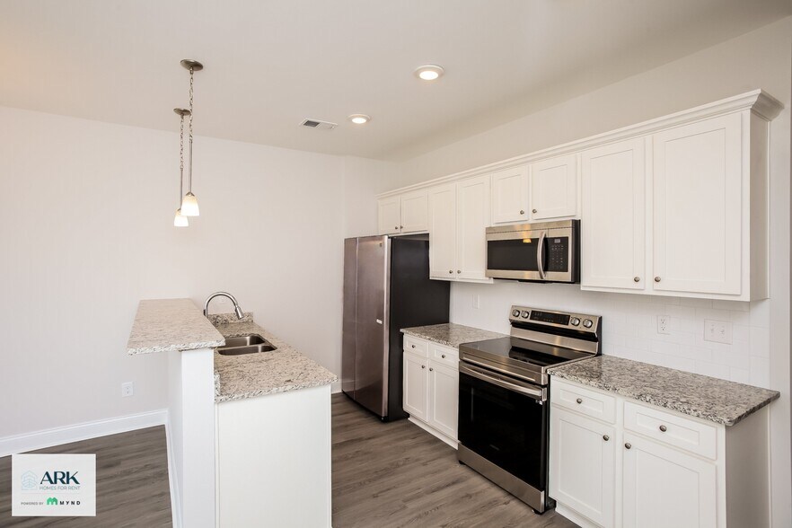 Building Photo - 204 Satin Walnut Wy