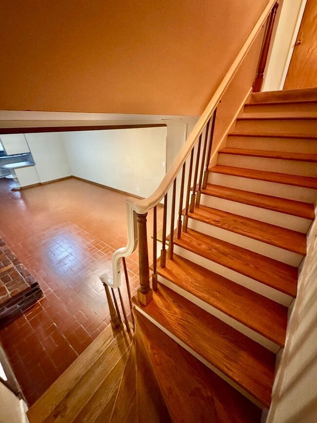 Building Photo - Gorgeous Interiors in this BONUS SPACE + 4...