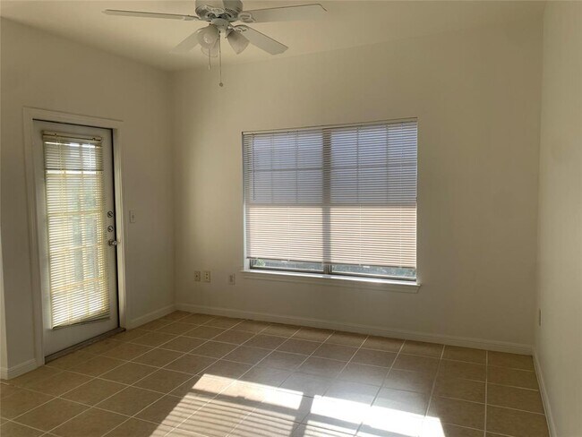 Building Photo - 2320 Gracy Farms Ln