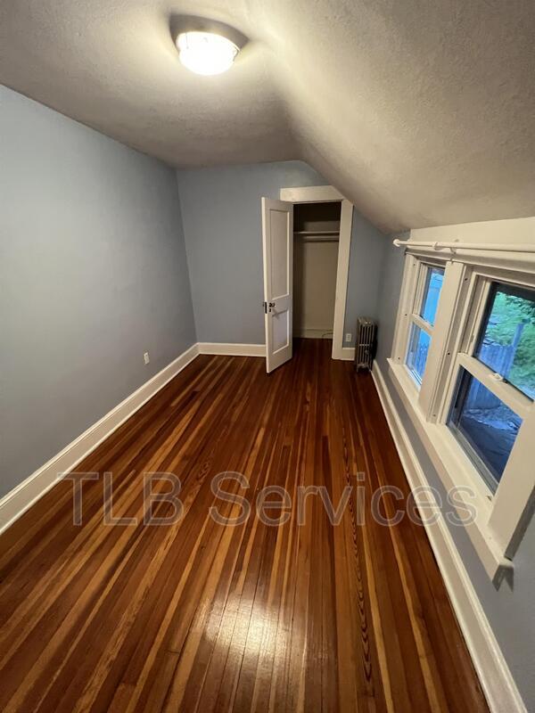 Building Photo - 519 School St