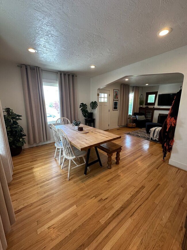 Building Photo - GORGEOUS Salt Lake Home!!!