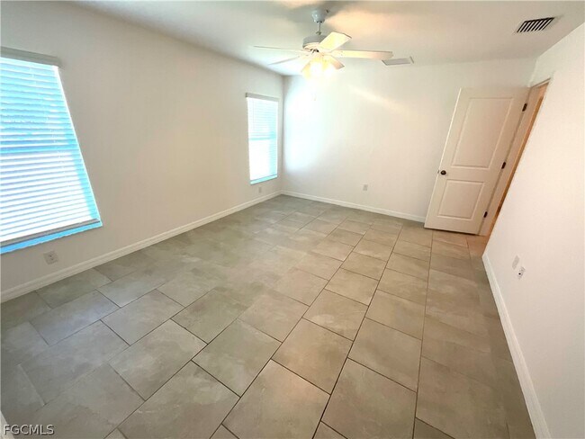 Building Photo - 3905 Treasure Oak Wy