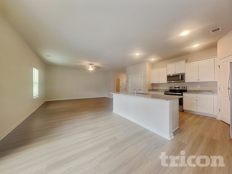 Building Photo - 6432 Lowe Ln