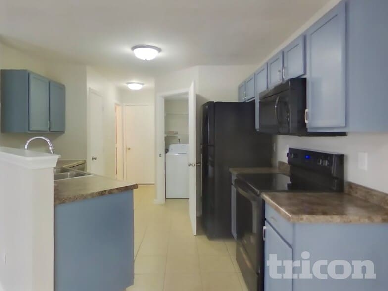 Building Photo - 1263 Crescent Dr