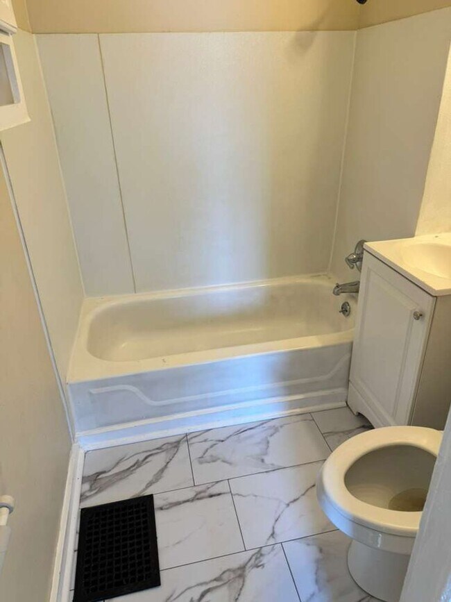 Building Photo - Spacious 2 Bedroom Home for Rent – Updated & Move-In Ready!