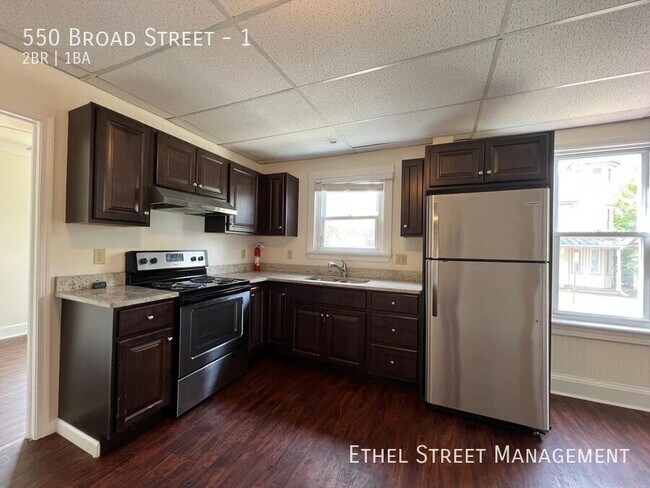 Building Photo - 550 Broad St