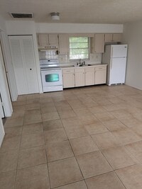 Building Photo - 1 bed/1 bath $1000/month in Dade City!