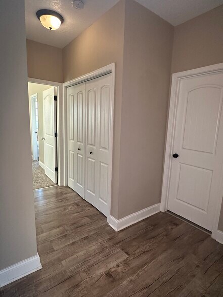 Building Photo - 1124 Eagles View Dr