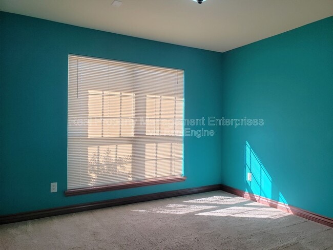 Building Photo - 329 Madison Pl Dr