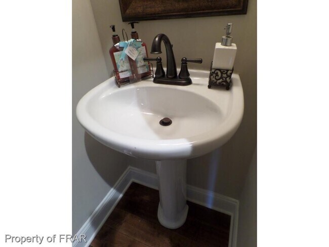 Building Photo - 124 Highgrove Ct