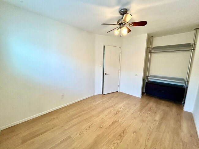 Building Photo - 2 Bed, 1 Bath with W/D in Normal Heights!