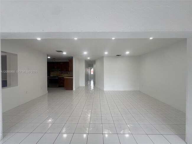 Building Photo - 11720 SW 103rd Ln