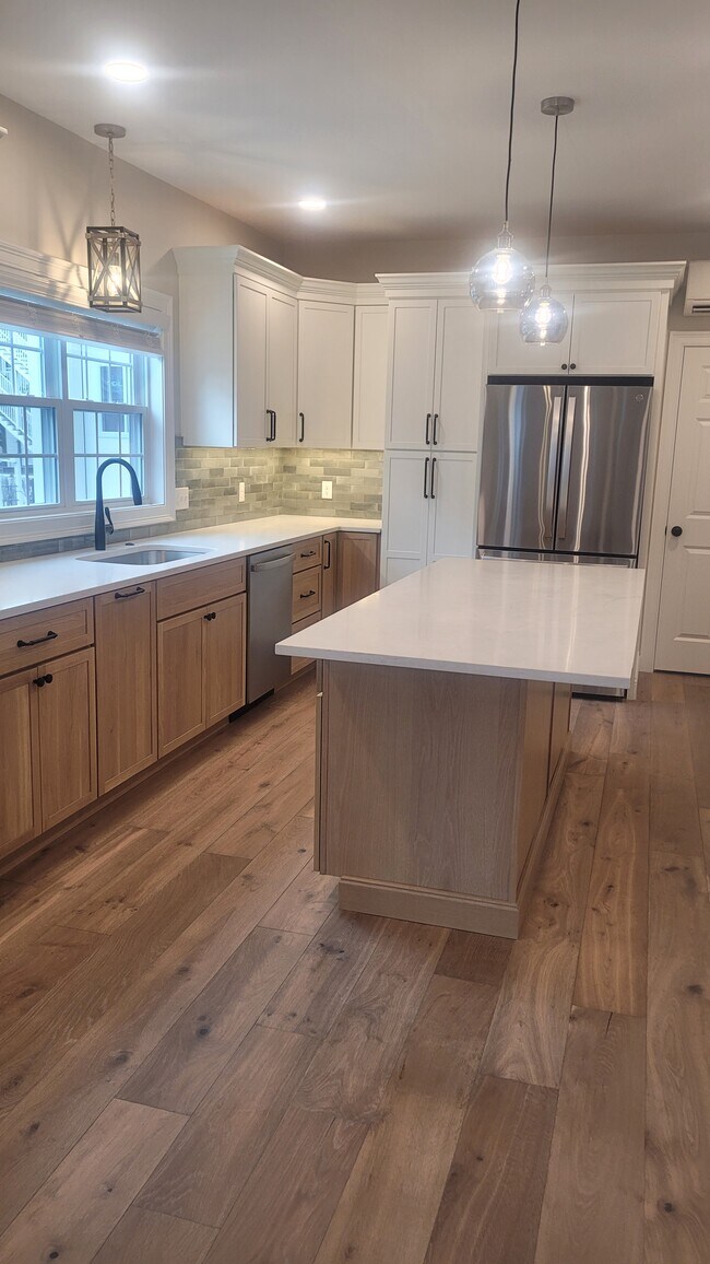 Kitchen Island - 29 Amaranth Ave