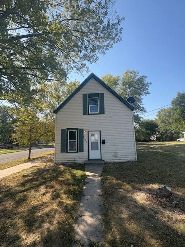 Primary Photo - 3 bedroom / 2 bathroom home in Peoria
