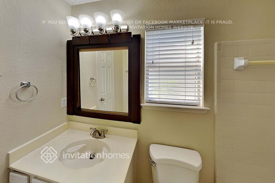 Building Photo - 14423 Sun Harbor Dr